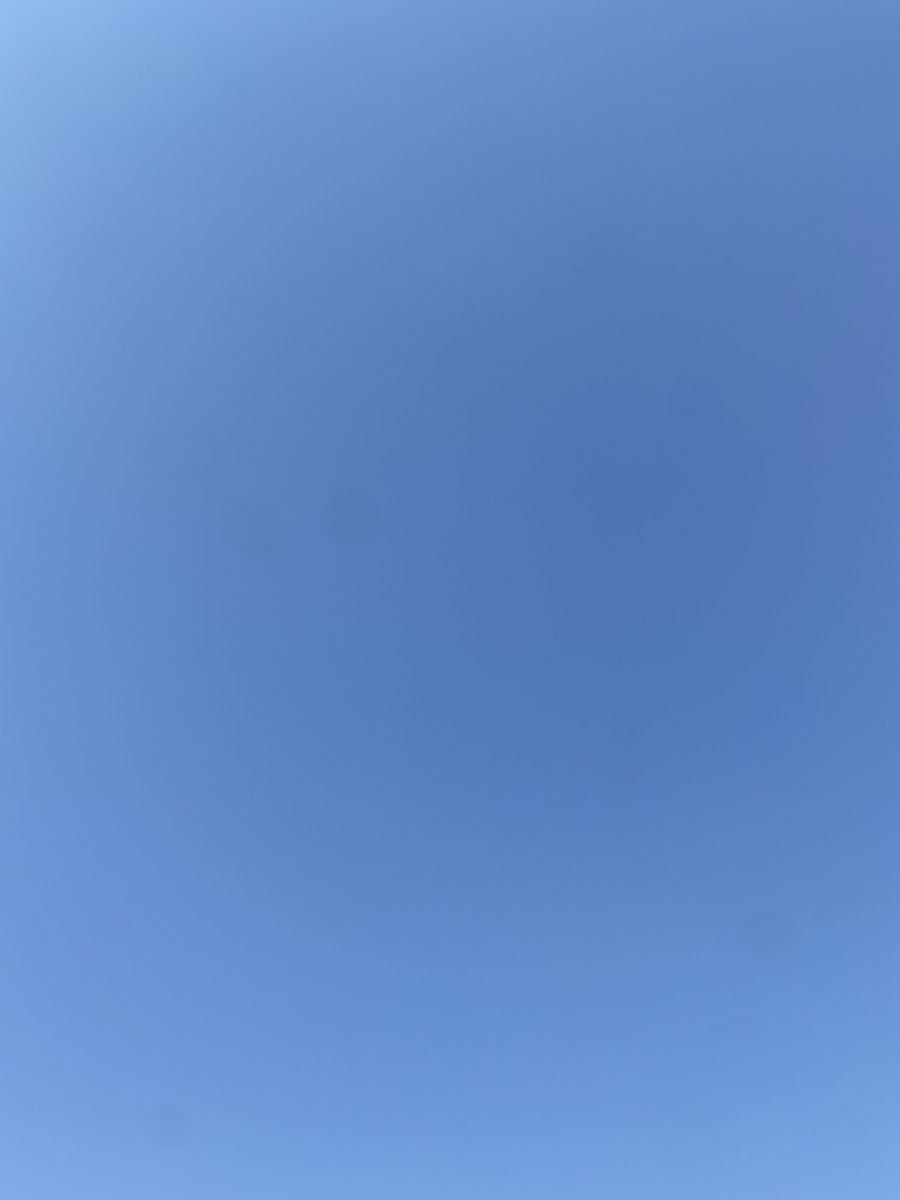 着替えてアニメジャパンへの入場待ち。
空を見ながら後一刻のんびり待ってる