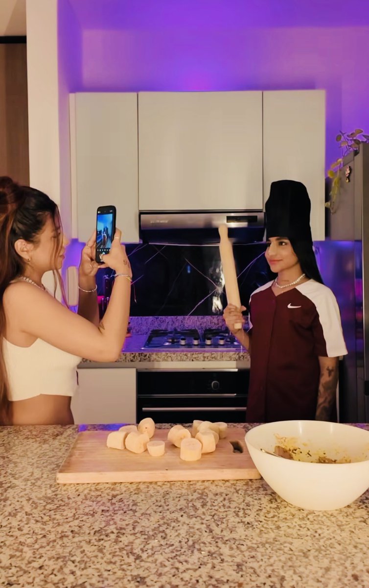 Cuando estaba pequeña y mi mamá me ponía cocinar