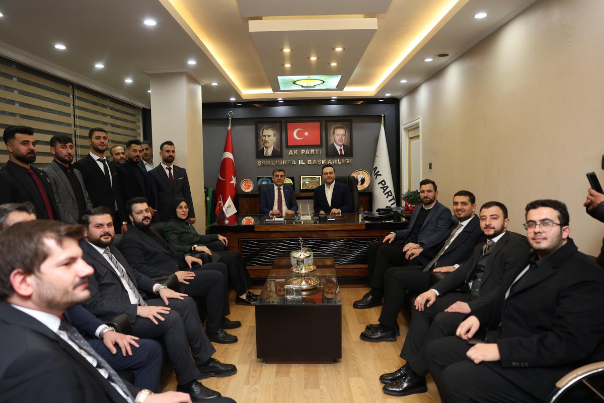 avyusufibis's tweet photo. 📍Şanlıurfa İl Başkanlığı

İl Başkanımız Sayın @milhamigunbegi'yi ziyaret ettik.

Nazik misafirperverlikleri ve hoş sohbetleri için teşekkür ediyorum.

@CYAZMAC https://t.co/ygF1JNsi6v