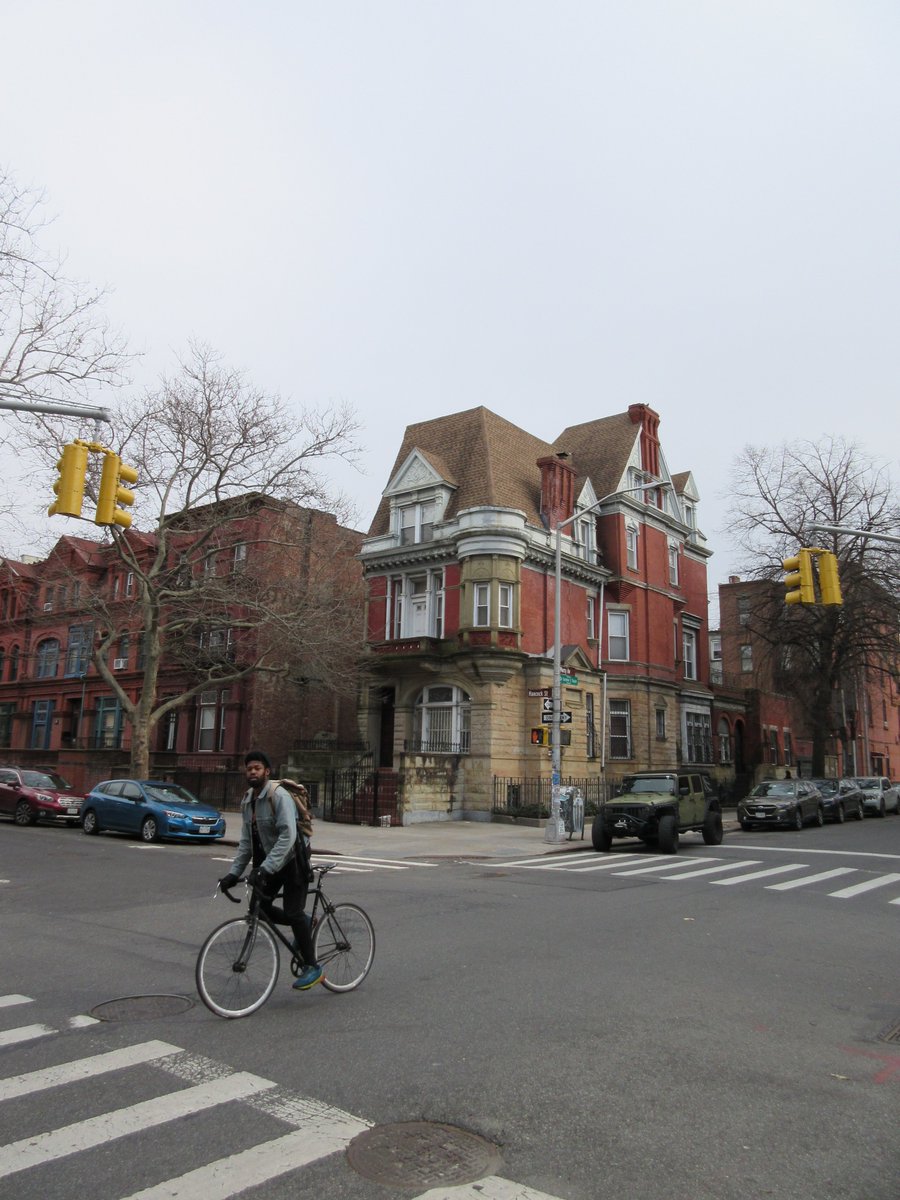 Exploring Crown Heights North &amp; Bed-Stuy on a walking tour with Suzanne Spellen and Morgan Munsey of <a href="/MASNYC/">MASNYC</a>, one of my favorite things to do in NYC.  mas.org/events/new-mon…