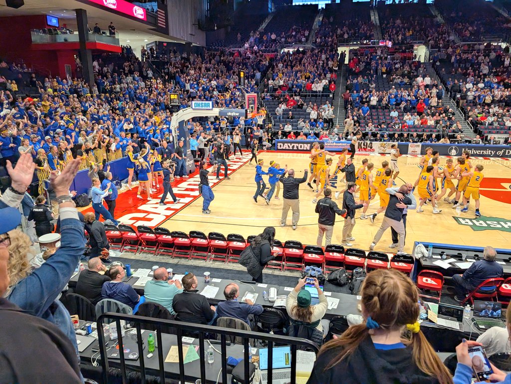 PERFECTION! Russia tops Cornerstone Christian 74-57 for their first-ever basketball State Championship &amp; finishes 29-0! Program also earns all-time win #1000. Raiders 49th unbeaten team &amp; 12th team with 29 or more wins in OHSAA history. Gonna be some kind of party back home 🏆🚨
