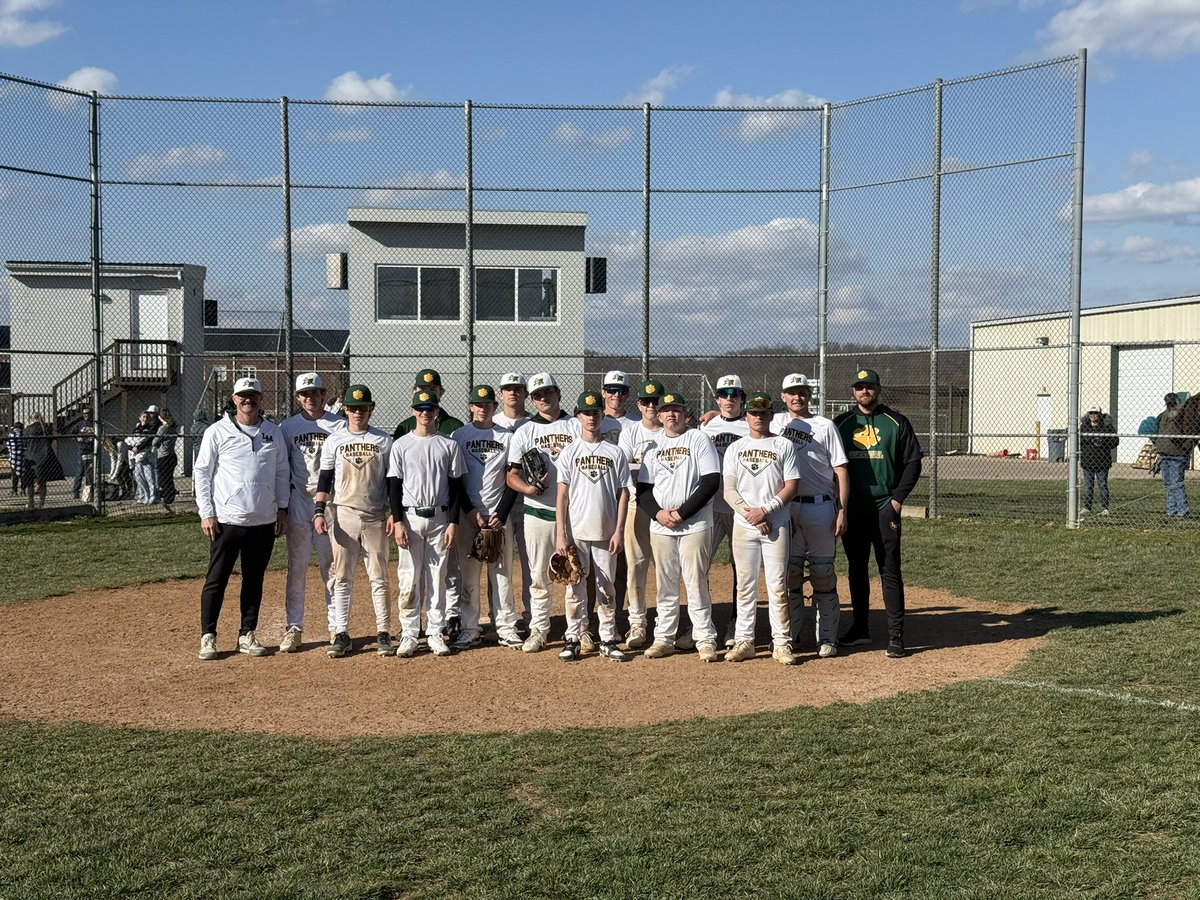 Clear skies and 3 BIG flys! Thank you to everyone that came out to our Green and Gold Kickoff, it was a great day for the community and LM Baseball. A special thanks to all our volunteers and donors who helped make it happen. Come catch a game this spring!