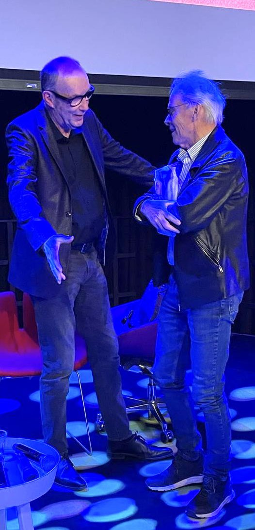 Vanmiddag leuke ontmoeting met Bart Chabot in Denieuwebibliotheek Almere tijdens ‘Schrijvers on stage’ in kader Boekenweek. En natuurlijk spraken wij over <a href="/poeziefestival/">Festival Sunsation</a> Sunsation in Lelystad, waar Bart ambassadeur van is.