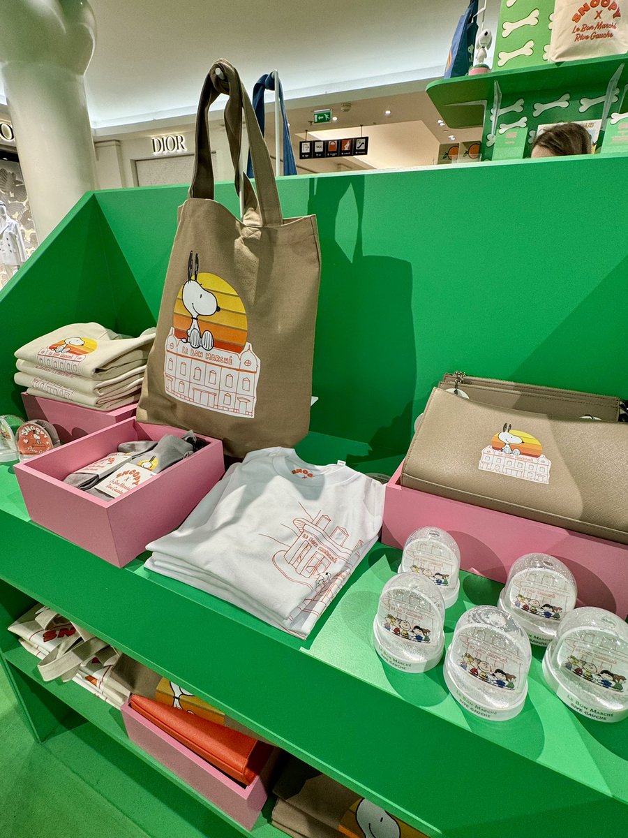 a8mrx's tweet photo. 📍ボン・マルシェ百貨店🇫🇷
ワンちゃんグッズが1Fから3Fのフロアで展開されててめちゃくちゃかわいい🐶スヌーピーコラボもあり、ワンちゃん飼ってる人は絶対楽しい✨✨ https://t.co/x7rdL50bSg