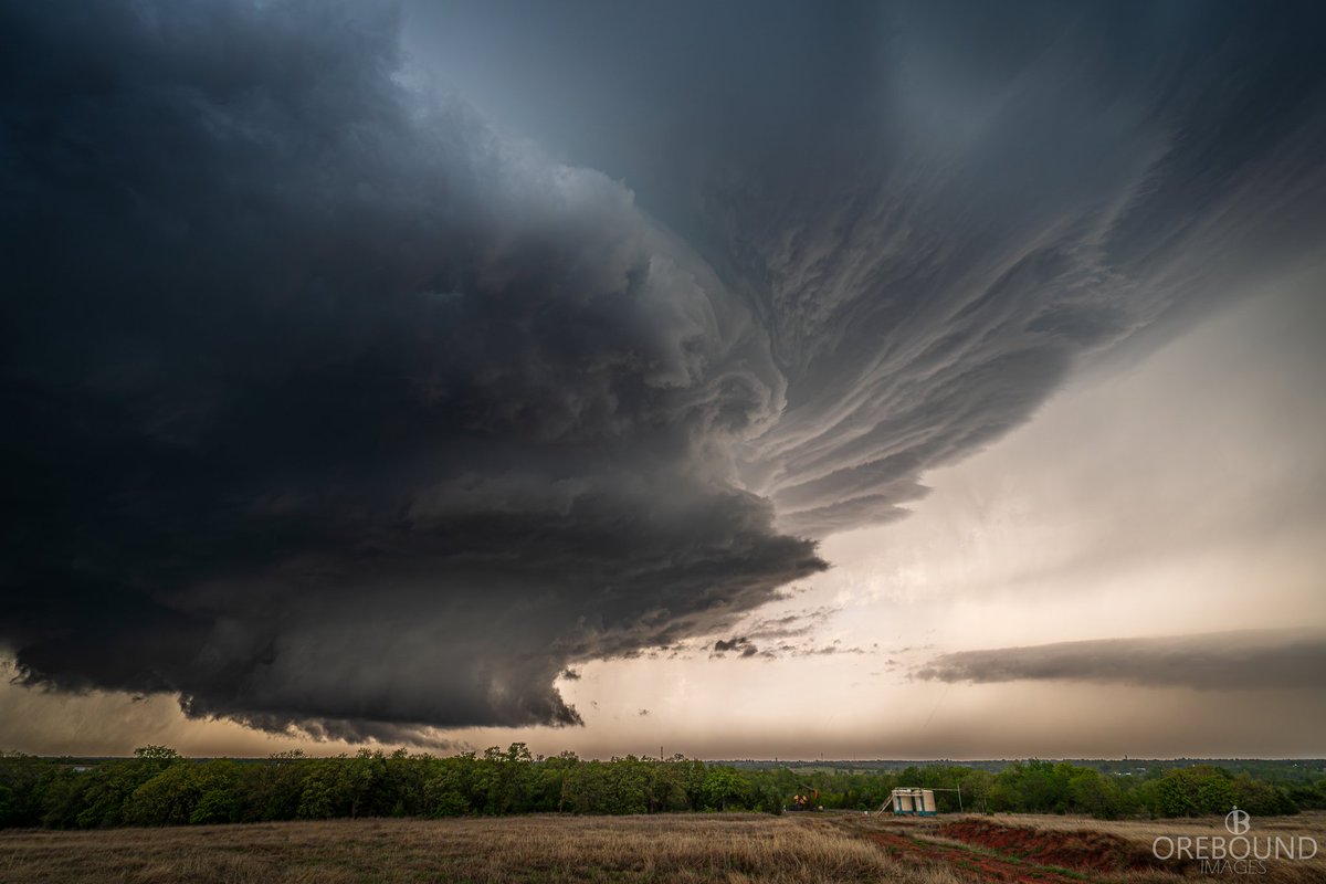 OreboundImages's tweet photo. Cole, Oklahoma #supercell 

April 19, 2023 🌪

#tornado #okwx #uswx #wxtwitter #StormHour https://t.co/dOPQo8wOap