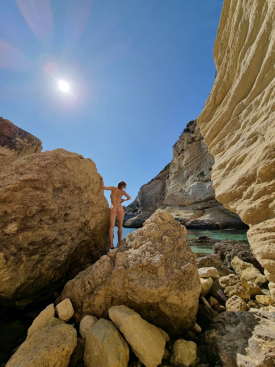 Non prendo mai il sole
onlyfans.com/luizaconlaz/c12