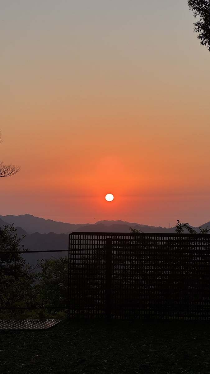 skyjump1010's tweet photo. 新竹出大景 天氣蠻好的，話說

新竹有什麼推薦的餐廳嗎
被放鳥的一個人無所事事😎 https://t.co/H5YVmhGTPd