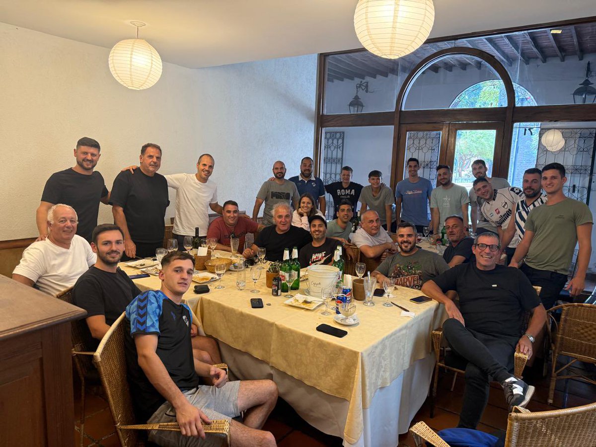 Ya estamos en Córdoba para el partido de Quilmes vs  Central Córdoba (Stgo del Estero). Vayas a donde vayas...💙🤍