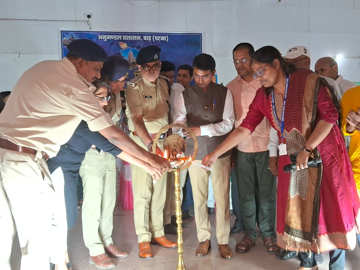 sdm_barh's tweet photo. जिला पदाधिकारी, पटना के द्वारा प्राप्त निदेश के आलोक में अनुमंडल स्तर पर अनुग्रह नारायण सिंह महाविद्यालय, बाढ़ के प्रेक्षा गृह में बिहार दिवस, 2025 समारोह का आयोजन किया गया।  अनुमंडल पदाधिकारी, बाढ़ के द्वारा दीप प्रज्वलित कर बिहार दिवस, 2025 समारोह का शुभारंभ किया गया। https://t.co/iawQwegPnV