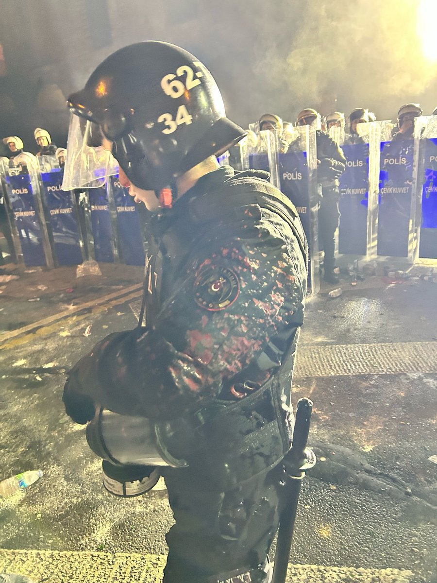 Türk Polisine asit atan katıksız O çocuğudur, vatan hainidir!