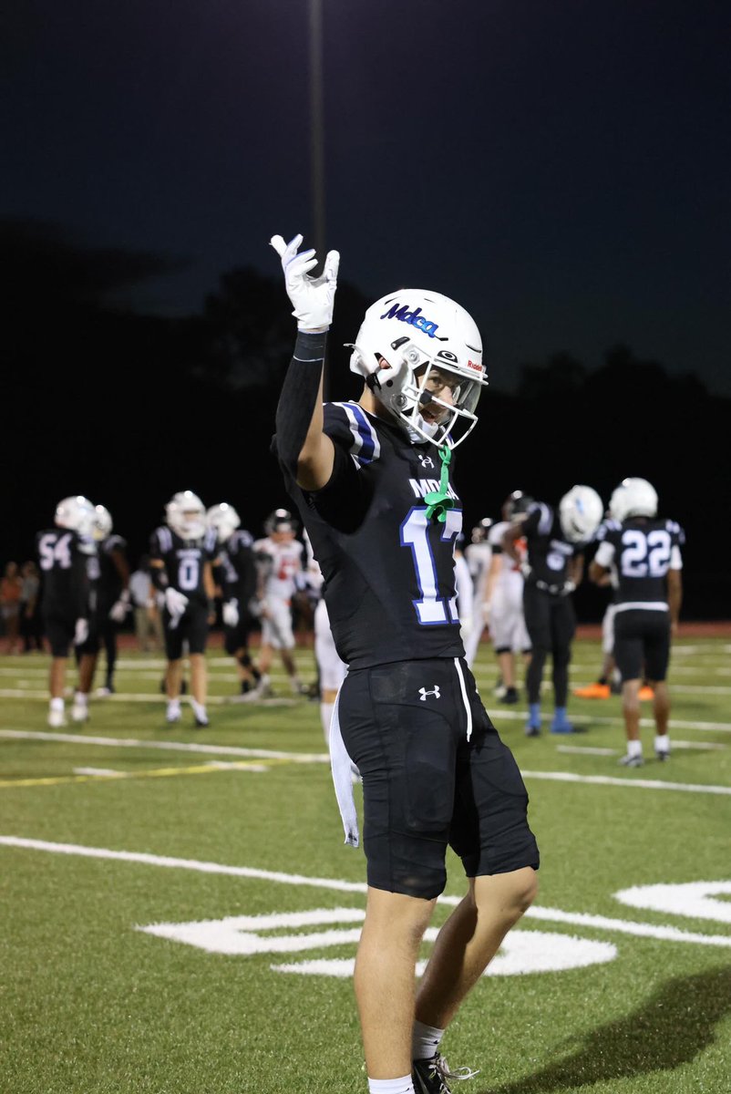 Blake banks
2026 nickel 6ft 180
Mount dora Christian academy (FL)
2x first team all state
1x FACA all district 
Can cover ground well 
Pick the ball very well
Tackle very well especially open field
Hudl‼️🚨‼️‼️ hudl.com/v/2QZRuJ