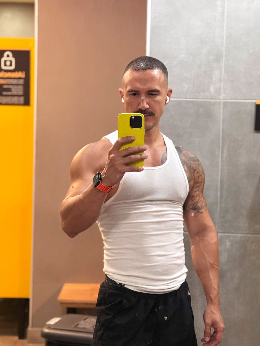 A reminder to clean the mirrors