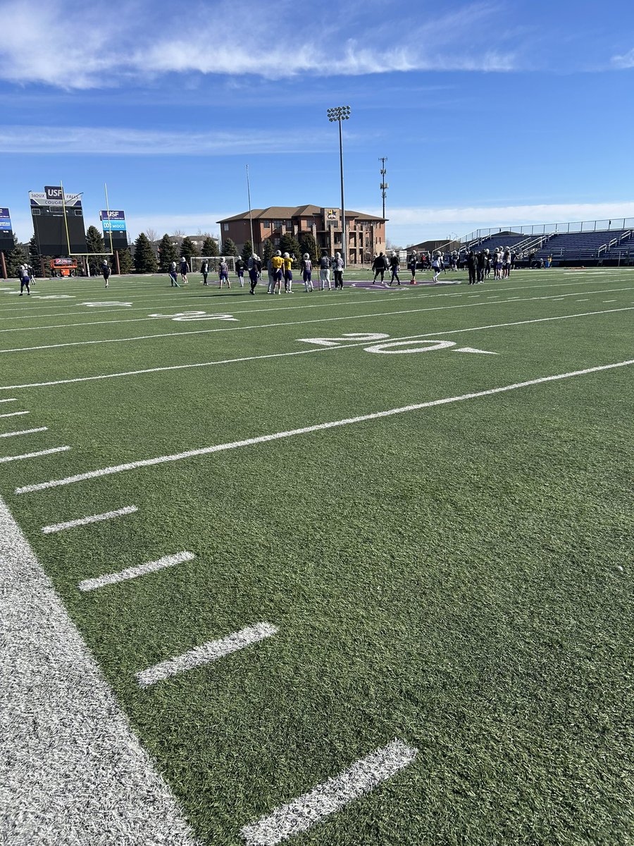 Thank you <a href="/USFCougarsFB/">USF Football</a> and <a href="/jakob_thut/">Coach Thut</a> for the junior day experience, and what Sioux Falls football is all about! 
<a href="/MJ_NFLDraft/">Mark Johnson</a> <a href="/CoachJ_USF/">Alex Johnson</a> <a href="/JimGlogowski/">Coach Glo</a>