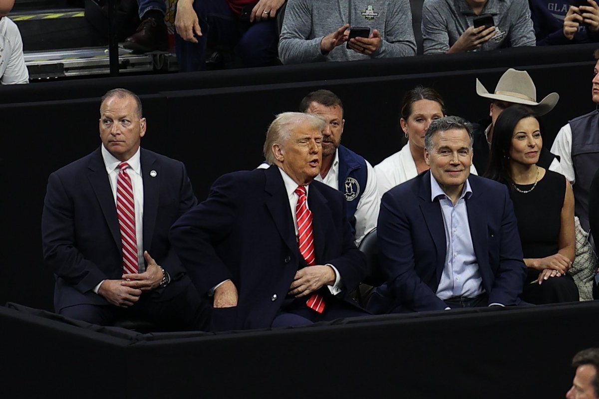 IAwrestle's tweet photo. President Donal Trump 🤝 Wrestling https://t.co/0zeDbaRx2Q