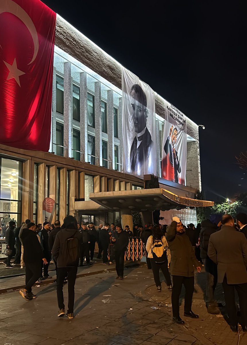 Saraçhane’yi terk ettiler. Bu iş bitti.