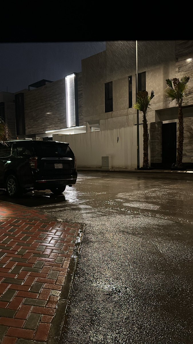 90aug_'s tweet photo. يا جمال الشعور مطر ورمضان وعشر أواخر يالله الجنة ♥️ https://t.co/dzKaKy45iE