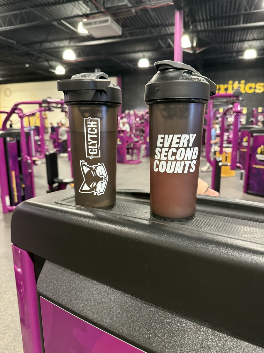 Rusty_gaming7's tweet image. So @ferociusmango and I are back in the gym, and you wanna know what fuels our workouts? @GLYTCHEnergy !

Whether it’s the original Energy formula line or the REVIVE hydration line, there’s bound to be a flavor you like that suits your needs!

Just head over to…