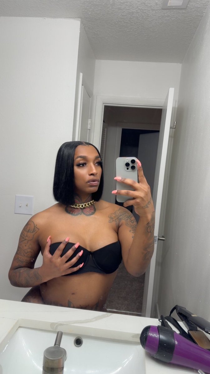 What time you wanna get up in this pussy😎❓