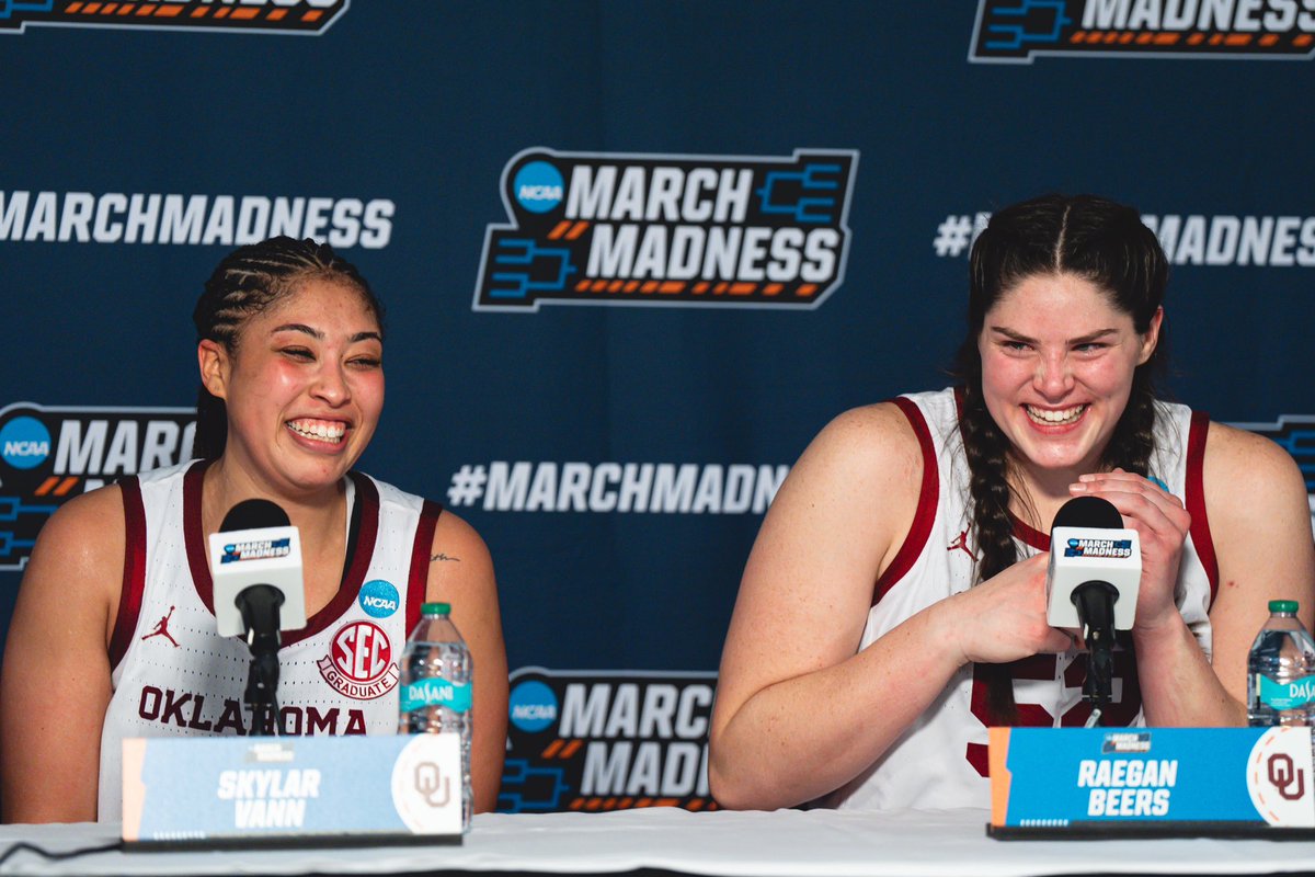 OU_WBBall's tweet photo. Nothing fake about it. 

This team has real love for each other ❤️

Don’t believe us? Just watch. https://t.co/GCLk7Ld09U