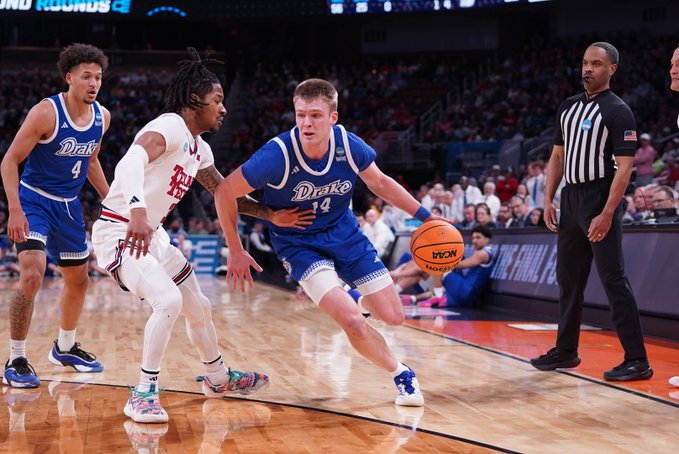 MVCMadness's tweet image. What a season for Drake:

-31 wins
-MVC Conference Title
-MVC Tournament Champions
-2nd Round of NCAA Tournament

What's next for this program?