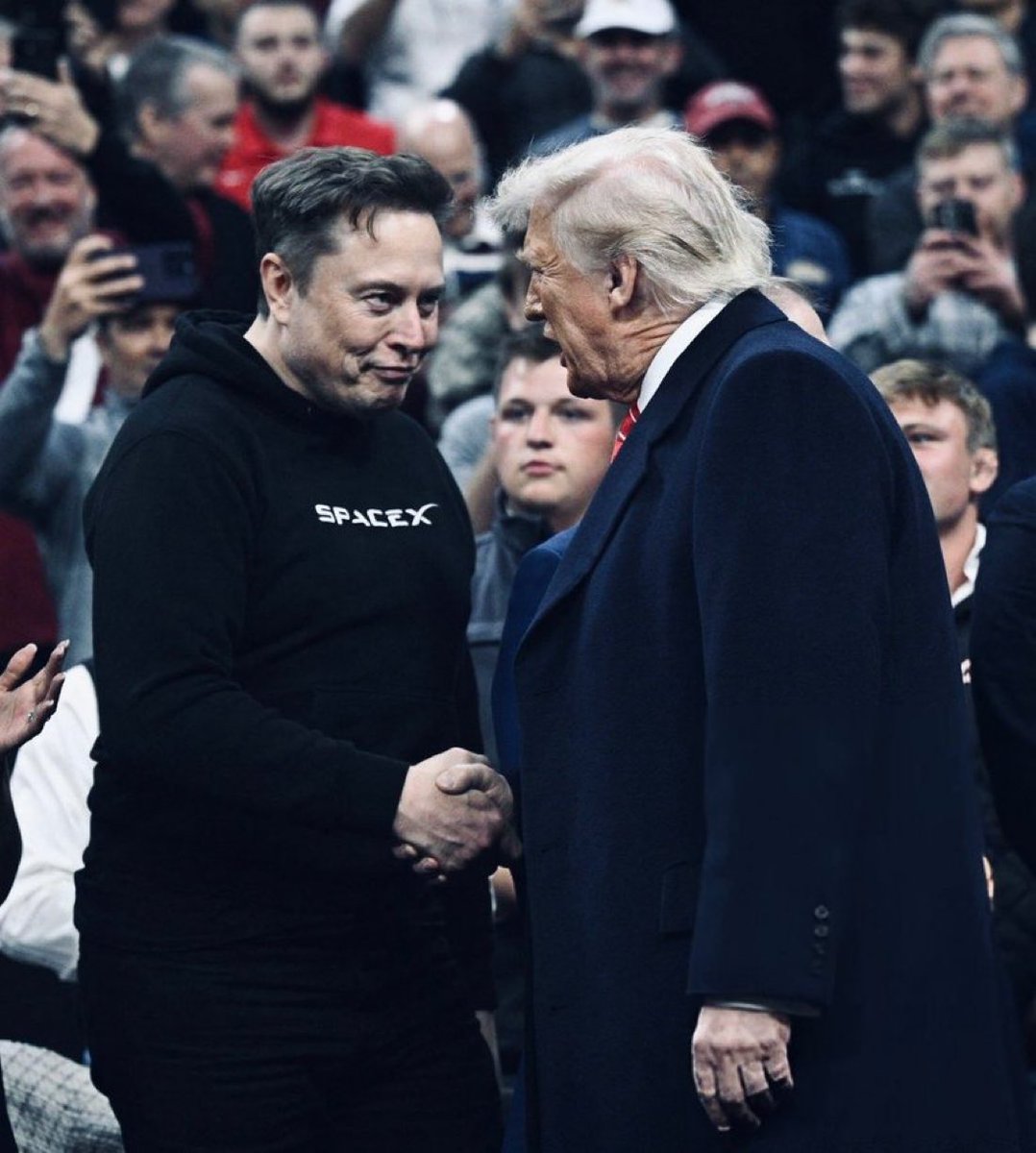 The picture that wins the internet today 

America will become Great again.