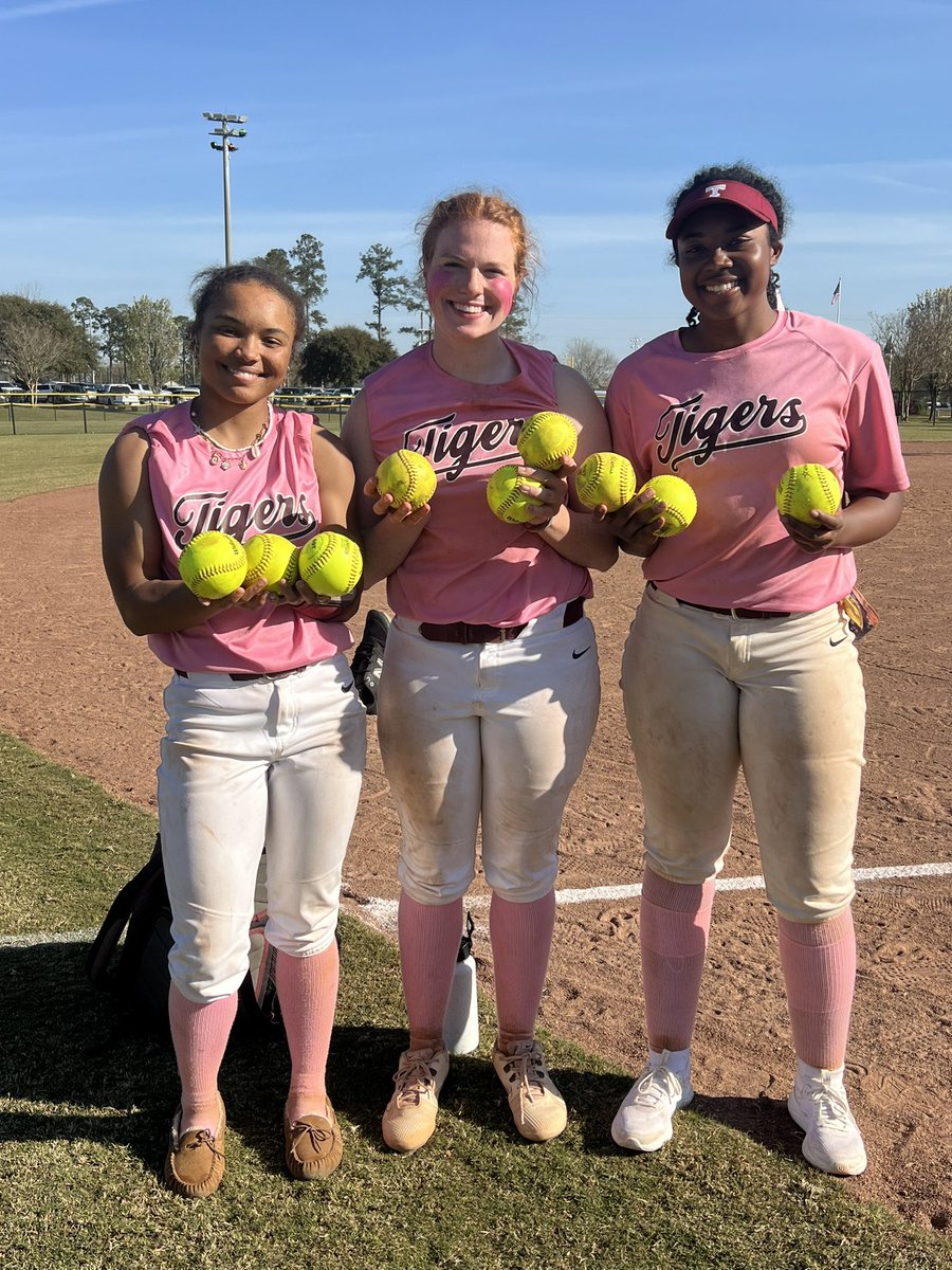 Have a weekend ladies!!! 💣 💣 💣 Imani Brothers, Mardie Carpenter, and Zakiya Pritchett all with three homers this weekend at the JU Blacksher Invitational! GO TIGERS!! 🐅🥎🔥