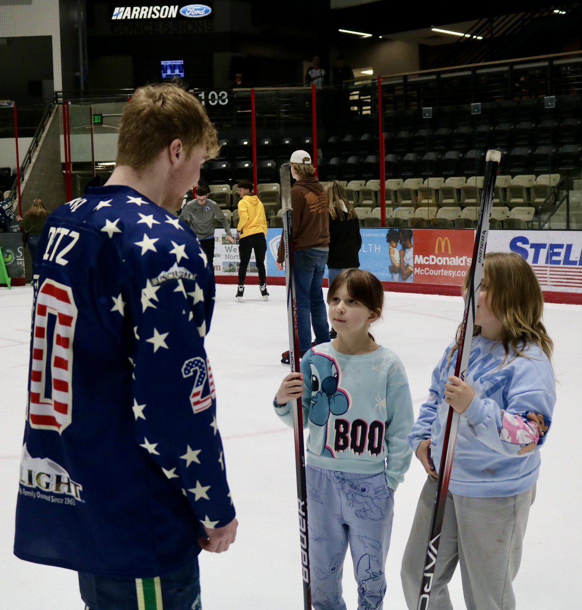 NorthIowaBulls's tweet photo. Another jersey auction & skate with the Bulls in the books! Grateful to have the great support from the lovely folks of Mason City!
#NorthIowaBulls #NAHL #PostGameSkate https://t.co/azB84aZZY9