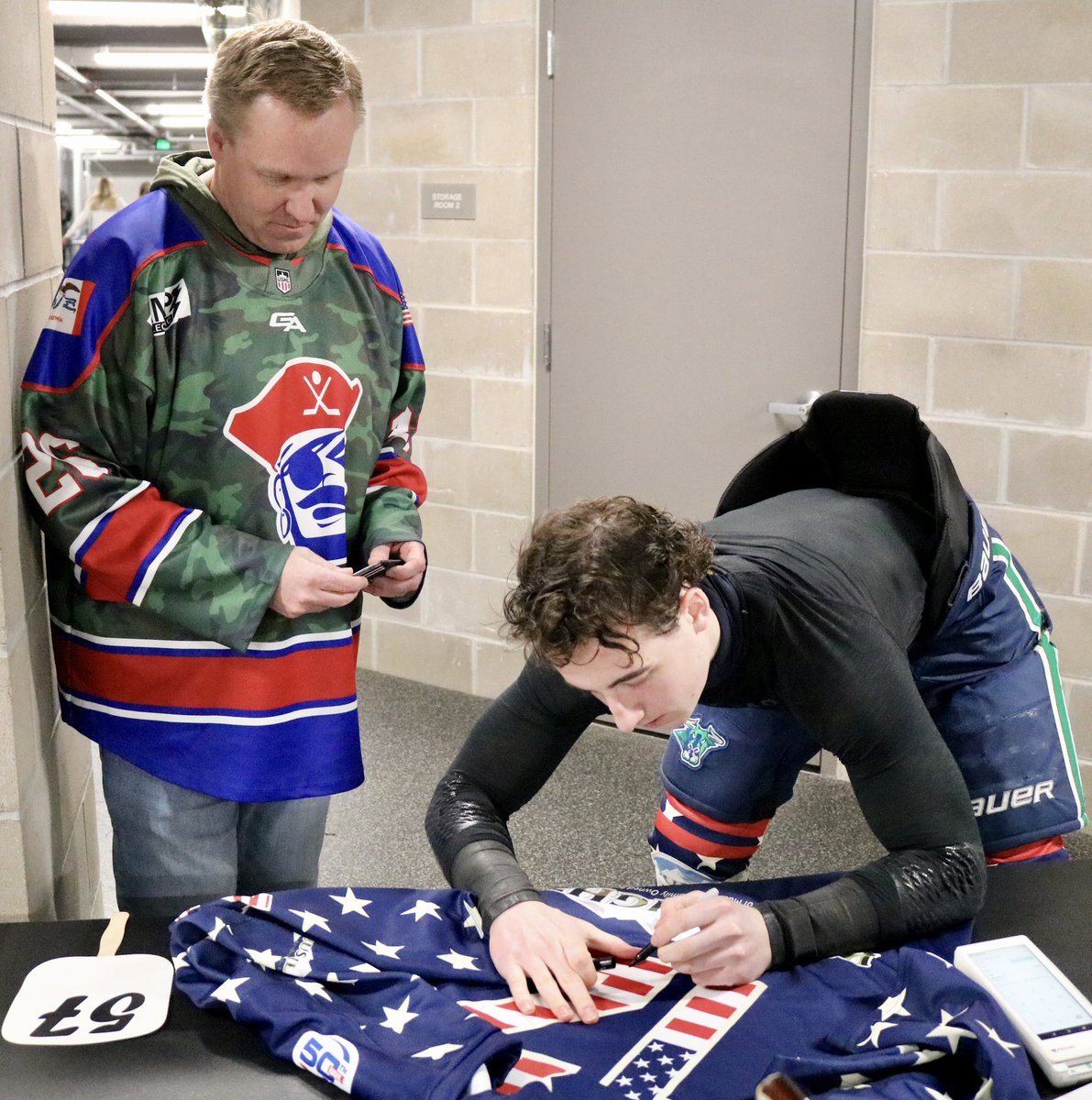 NorthIowaBulls's tweet photo. Another jersey auction & skate with the Bulls in the books! Grateful to have the great support from the lovely folks of Mason City!
#NorthIowaBulls #NAHL #PostGameSkate https://t.co/azB84aZZY9