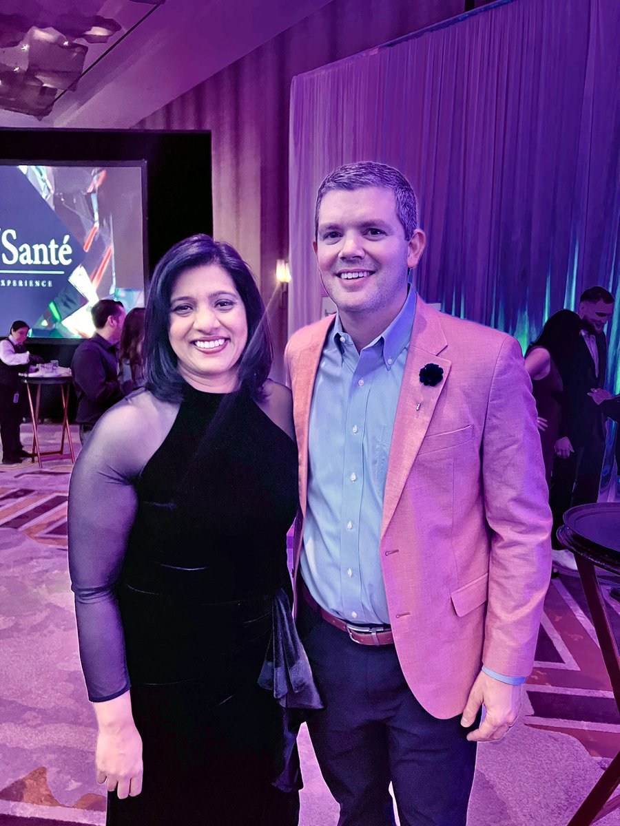 DoctorGates's tweet image. A fantastic evening honoring kidney patients and volunteers. Happy to see my co-fellow Dr Thomas @DallasRenal too! @NKFTexas