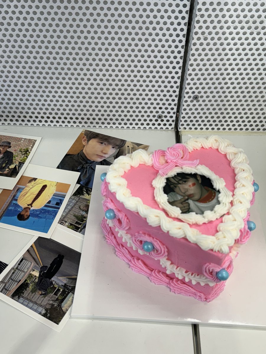 renjunnies cake shop 🦊

#웰컴투_런냥이네_케이크가게
#런쥔 #RENJUN