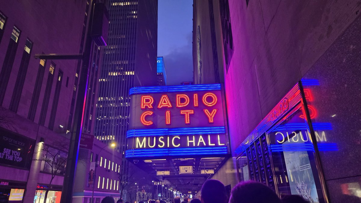 Cramx3's tweet photo. This is metal! #dreamtheater #rcmh https://t.co/F3qy2HjHw8