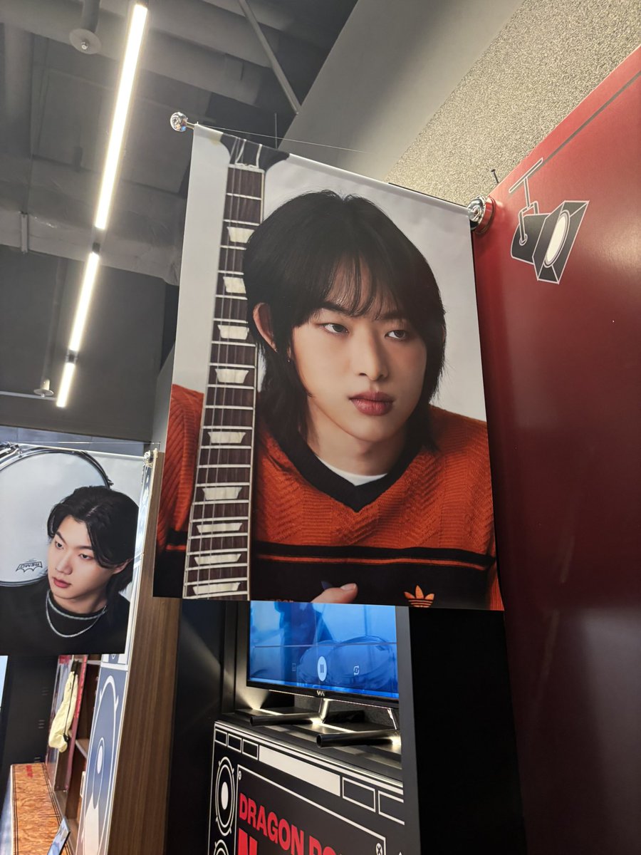 laundryyyyyy's tweet image. dragon pony pop up!!! me and Sehyuk kinda have the same hair goin on rn

#DragonPony #드래곤포니 #NotOut #NotOut_POPUP_CAFE #사운드웨브