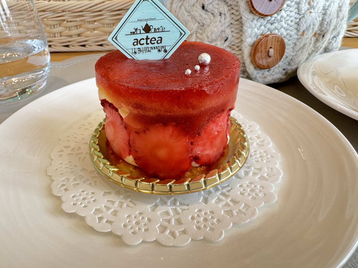 msk0906's tweet photo. お昼はacteaにて
ビュートランチ(月見つくね)
食後にフレジエ
ご飯やつけ合わせ等色々食べたい時はビュートランチで。つくねが美味しくてご飯が進みます☺️紅ほっぺを使ったフレジエは甘酸っぱさが好き😊
ご馳走様でした。
次回も楽しみです。
#actea
#ミツオカグランドストア https://t.co/6O4y8FZG7J