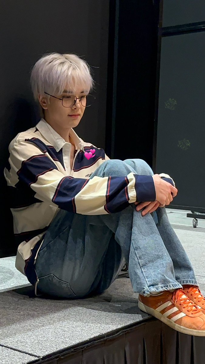영훈이가 자기 오늘 너드남이래 너무 ㄱㅇㅇ🥹💦