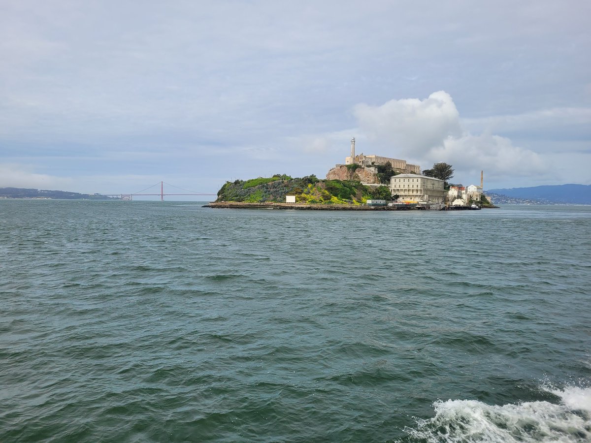 ruby_zimm's tweet image. Pier 39, Alcatraz and Golden Gate Bridge