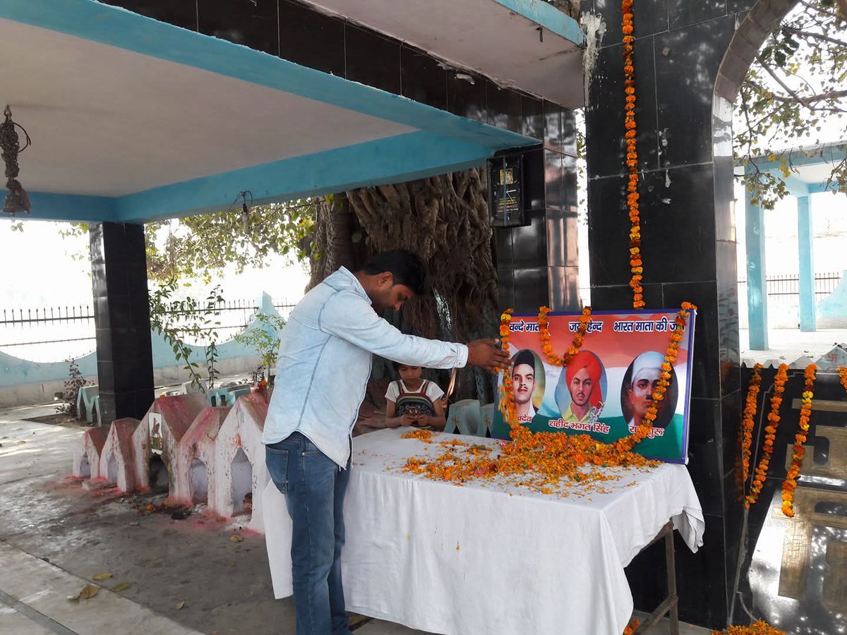 ialoksaini's tweet photo. सर झुके बस उनकी शहादत में, 
जो मिट गए हमारी हिफाजत में !!
#ShaheedDiwas #शहीद_दिवस https://t.co/wzpjgmFeEW