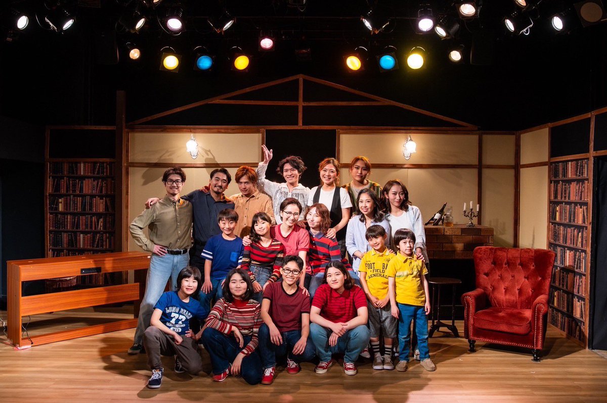 shonan21dslife's tweet image. 本日、僕が舞台美術を担当していますこちらの舞台も千秋楽です。

トリプルスレッツ
ブロードウェイミュージカル
「#FUNHOME」

#ヨコハマ・マイス 本番期間のため向こうの本番を見れずに残念。2現場分の美術は本当にがんばった。
お互いに最後まで無事に駆け抜けられますように。

#トリスレFUNHOME