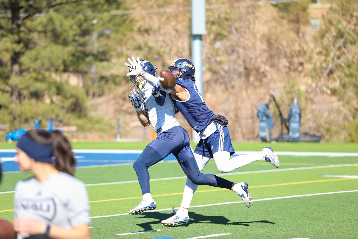 NAU_Football's tweet photo. Wasting no time putting in the work 💪

#RaiseTheFlag | #BigSkyFB https://t.co/UPTd8DWFlX