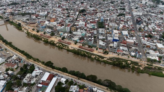 MeyerFalcon's tweet photo. A propósito del #DiaMundialDelAgua 💧, una de las intervenciones urbanas que hicimos fue el Malecón de Villahermosa. 

Esta obra busca que la ciudad vuelva a tener una relación armónica con el agua en el Río Grijalva.

Les dejo este artículo de @ArchDaily 
https://t.co/DKEC7FG7iR https://t.co/ooaXjgigMP