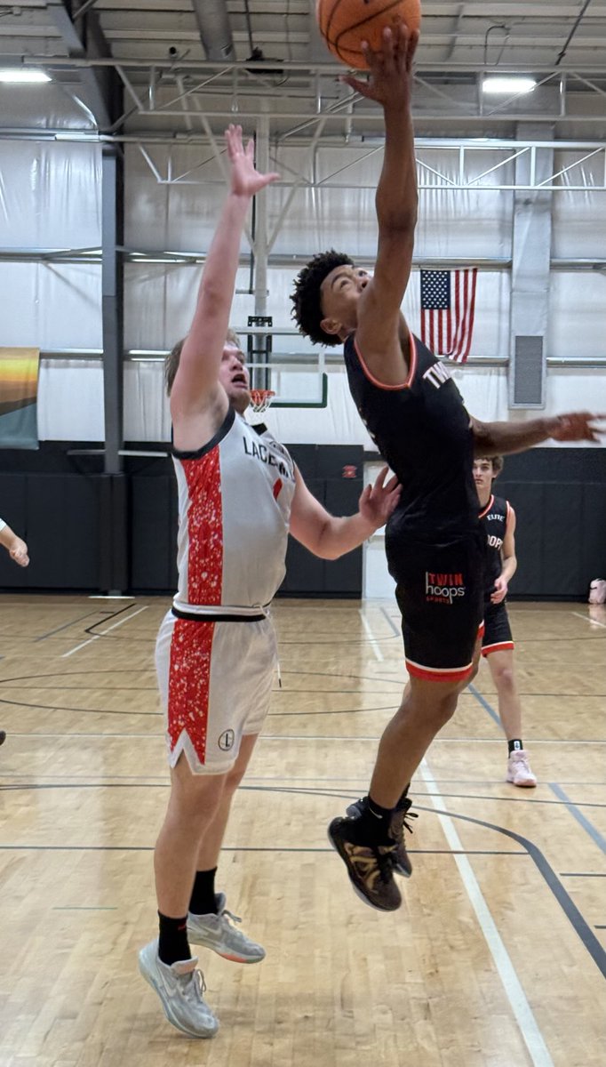 Twin Hoops 6’1 2027 Langston Cook with the tough finish and back to back baskets for the BCAV All Conference pick from Parry McCluer HS.  Gets downhill, attacks the basket strong.  A punishing finisher!  #BigShots #RalphSampsonTipoff ⁦<a href="/BigShotsToday/">Hit The BIG SH🏀TS</a>⁩ ⁦<a href="/BigShotsGlobal/">BIG SH🏀TS</a>⁩