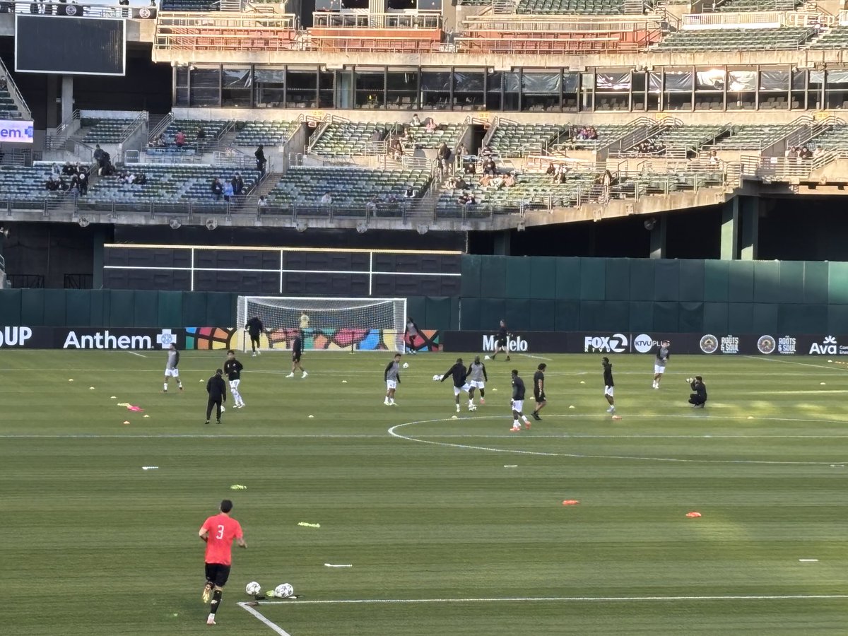 CDeBenedetti's tweet photo. Let’s the new era of Oakland sports begin! @oaklandrootssc #ComebackCity https://t.co/odWJyZ7swC