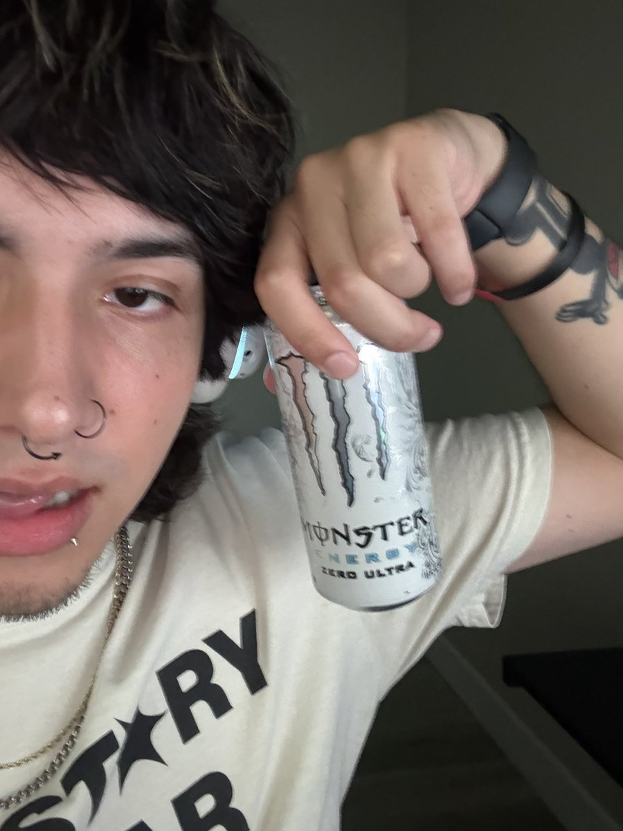 GrxmmU's tweet photo. STREAM TIME https://t.co/U0yrOHDYrF https://t.co/lMU32Pi0X0