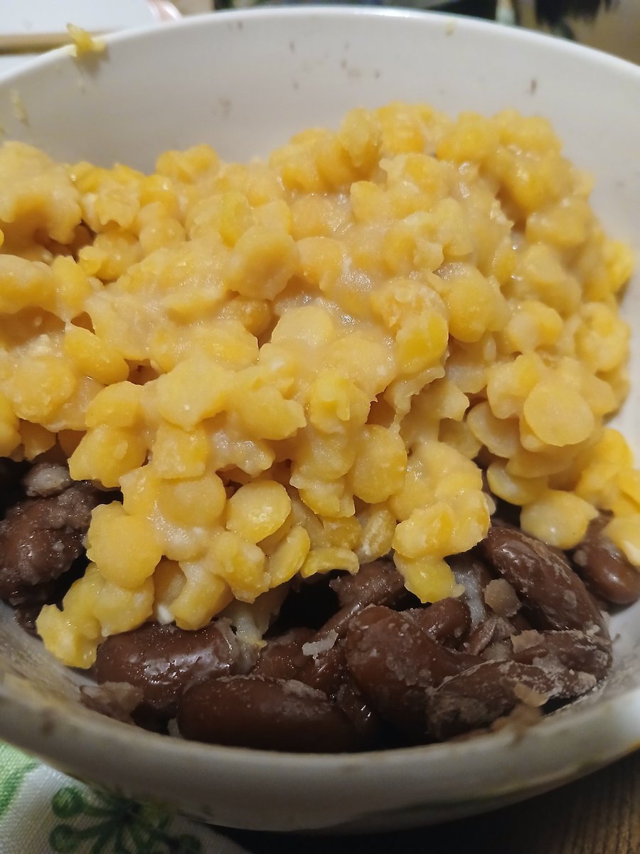 katsid70's tweet image. Sid made delicious #plantbased burgers. #kidneybeans #splitpeas
#breadcrumbs #onions #spices