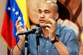 vivassantanaj_'s tweet photo. Este individuo Héctor Rodríguez:
No es docente
No tiene posgrados
Amenaza a los educadores
Es un neoanalfabeta escribiendo
No sabe hablar con ideas 
Es alcohólico
Consume sustancias blancas 
Viola derechos humanos 
Es ministro -ministrillo- de "educación"
Venezuela en ruinas https://t.co/OO4jVi84Rj