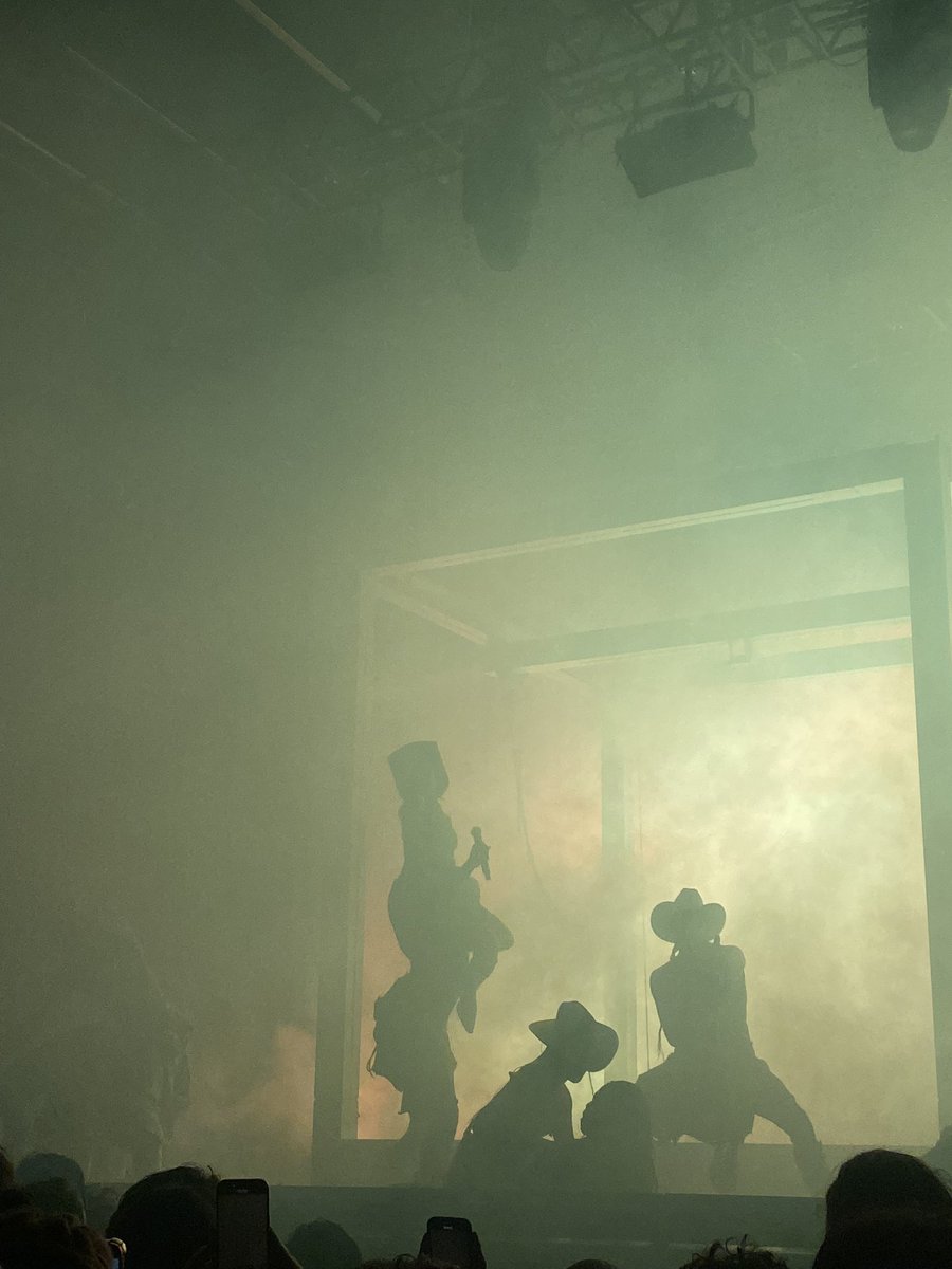 maturemalcom's tweet photo. fka twigs made me nearly cry and cum at the same time https://t.co/hoNLSiqWmM