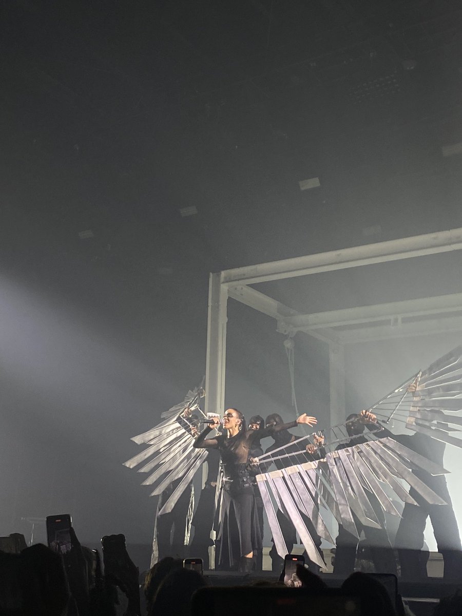 maturemalcom's tweet photo. fka twigs made me nearly cry and cum at the same time https://t.co/hoNLSiqWmM