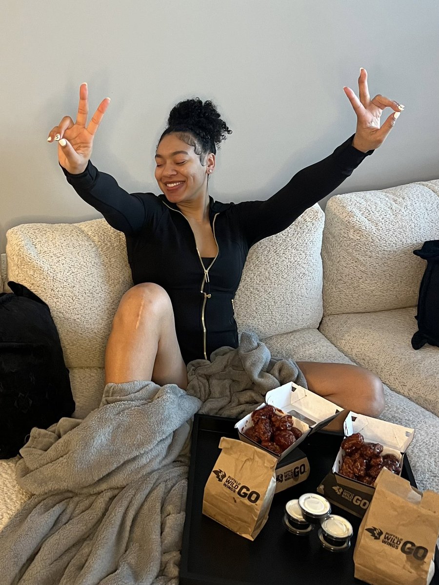 I sent the game to overtime! 
If you were at Buffalo Wild Wings,  you wouldn’t have missed my shot because they have every game on all the TVs. 
Thanks for the wings @bwwings #partner