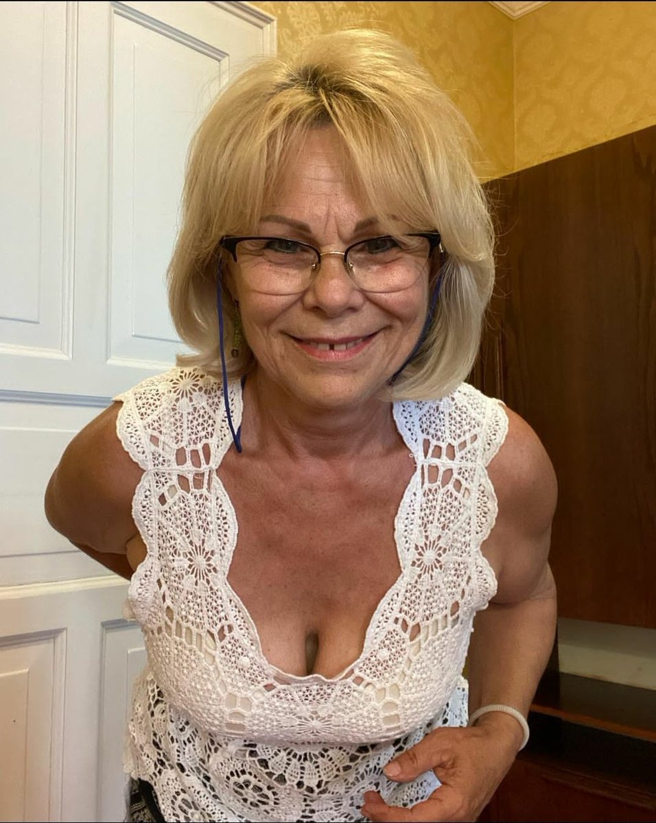 Hey dicks I'm available for hook up