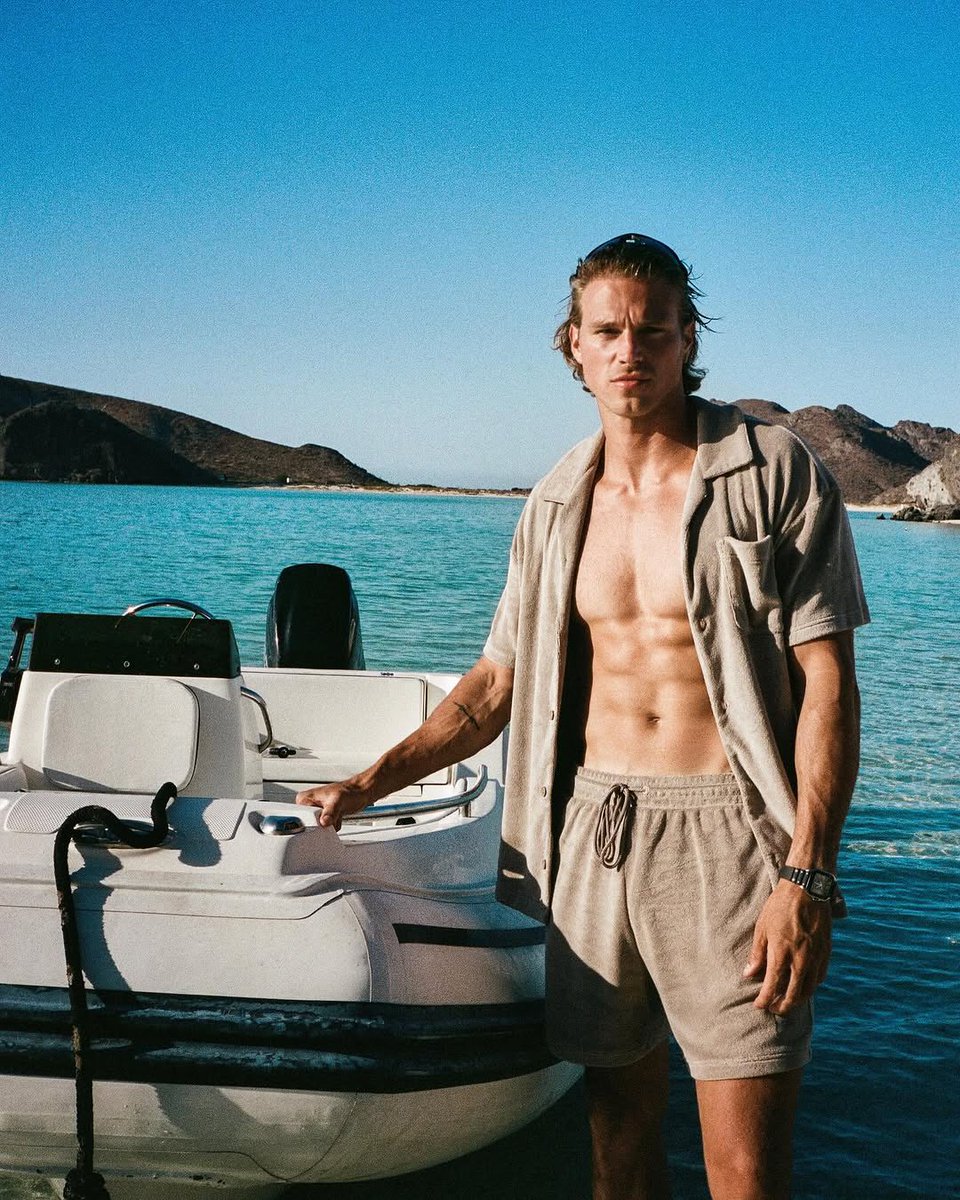 IceTeaColdTea's tweet image. 🌞 😎