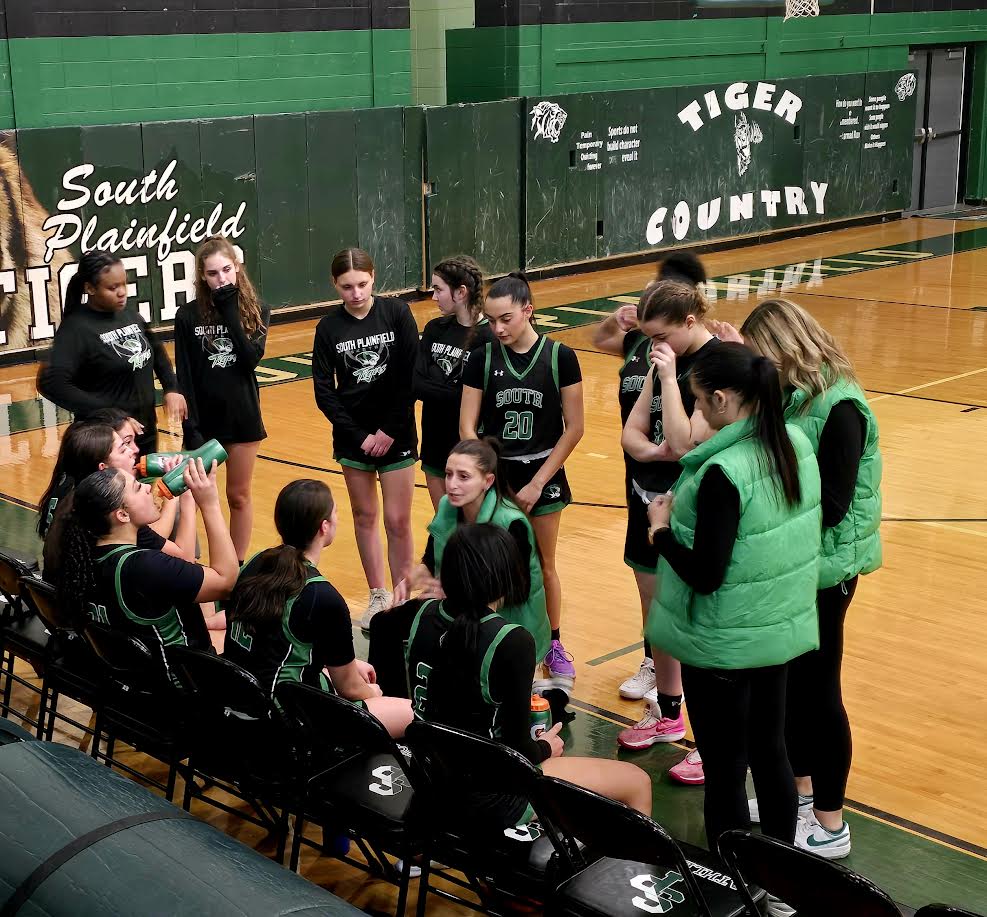 NJ Ladies Hoops "HS COACH OF THE DAY"

Meet Dynamo Coach ALEXANDRA DEVIVO <a href="/CoachDeVivo/">Alexandra DeVivo</a> of <a href="/SPTigersBB/">South Plainfield Basketball</a> (South Plainfield)

Year 2 ....major step up in wins!!!!  

Love the color coordinated Green Merch - Go Tigers

<a href="/gmchoops/">GMC Hoops</a> <a href="/KingJamesRadio1/">King James Radio Network</a> <a href="/WHSTiminski/">Coach Timinski</a> <a href="/travisretz/">Coach Retz</a>